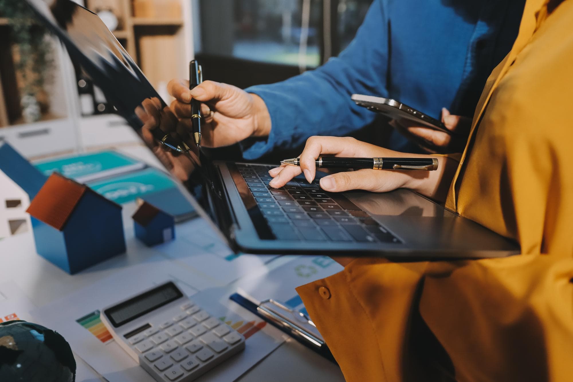 E-commerce bookkeeping — tracking multi-channel online revenue